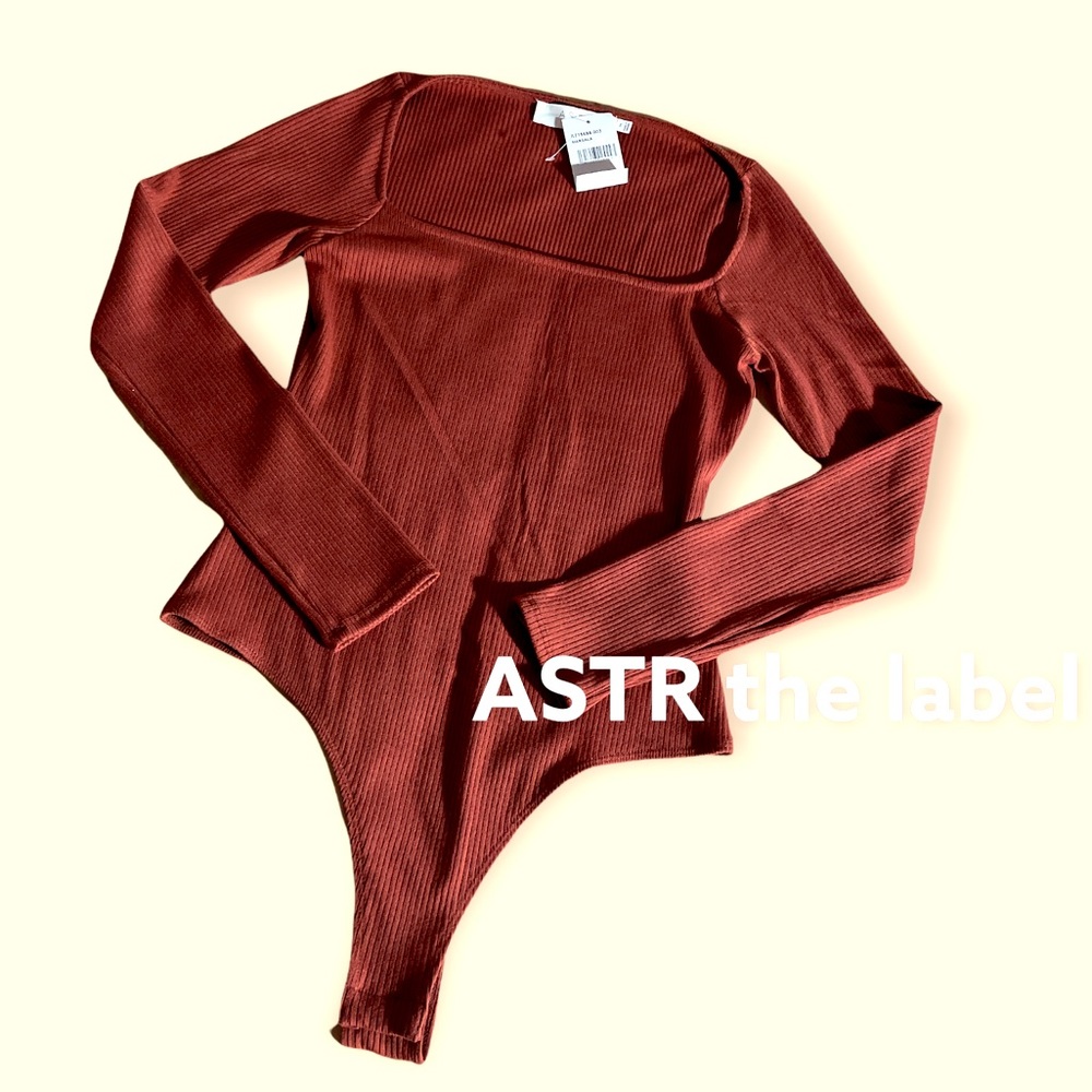 ASTR the label square neck long sleeve bodysuit in Marsala